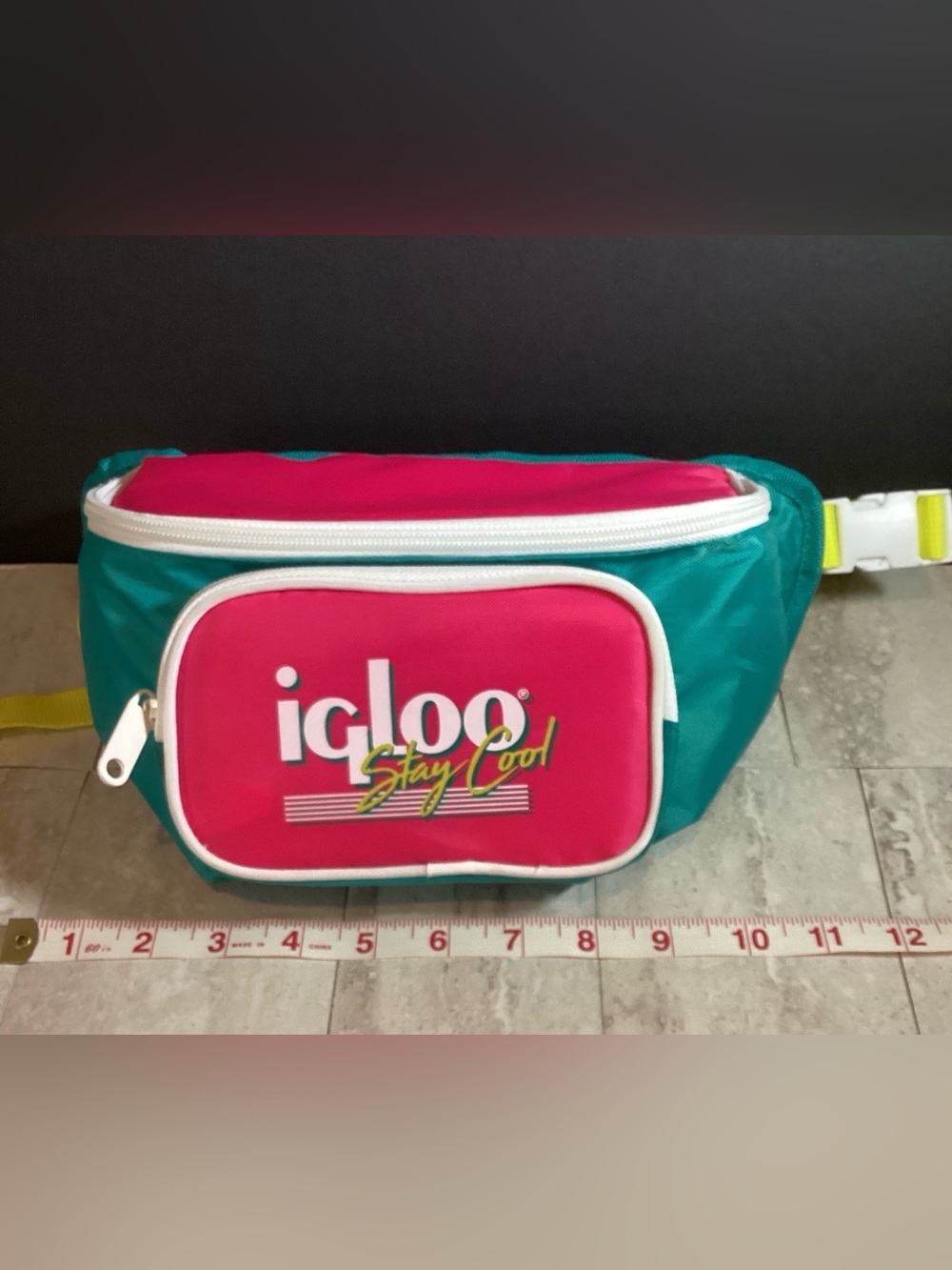 Igloo Retro Fanny Pack Cooler - Picture 6 of 8